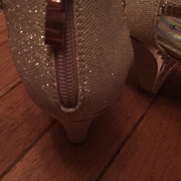 Women’s Ashley Collection Sparkly Heels - Picture 5 of 9